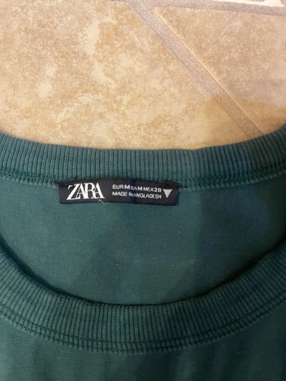 Zara Green Short Sleeve Ruched Front Crop Top Size Medium - Picture 3 of 3
